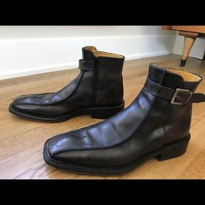 Mens size 42 distressed leather pair of kicks black/grey boots.